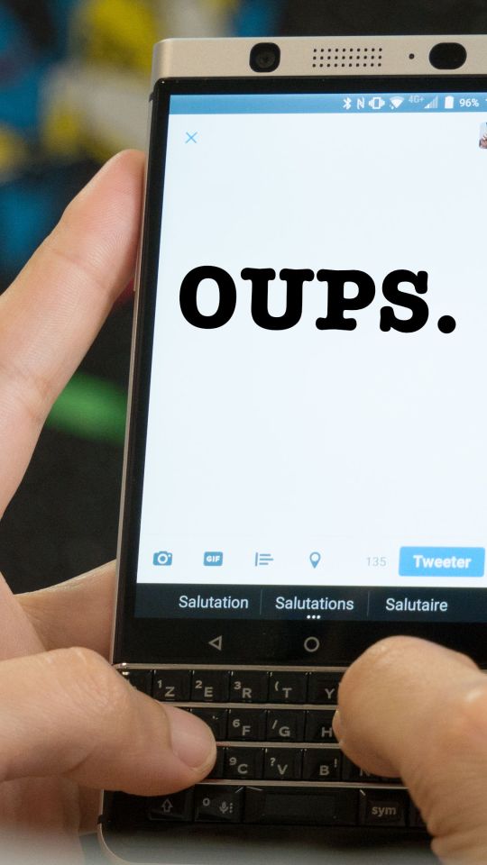 BlackBerry Oups // Source : Frandroid, montage Numerama