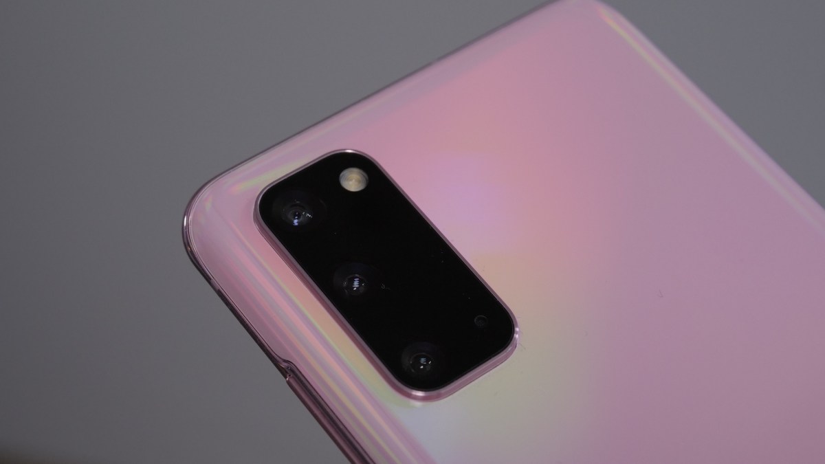 Samsung Galaxy S20 rose // Source : Omar Belkaab pour Frandroid Samsung Galaxy S20 rose // Source : Omar Belkaab pour Frandroid