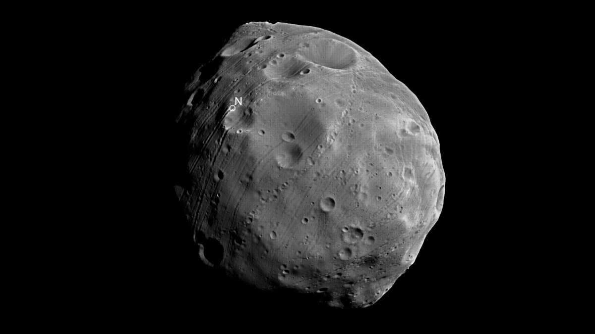 Phobos, une lune de Mars. // Source : Wikimedia/CC/ESA/DLR/FU Berlin (G. Neukum),CC BY-SA 3.0 IGO (photo recadrée et modifiée) Phobos, une lune de Mars. // Source : Wikimedia/CC/ESA/DLR/FU Berlin (G. Neukum),CC BY-SA 3.0 IGO (photo recadrée et modifiée)