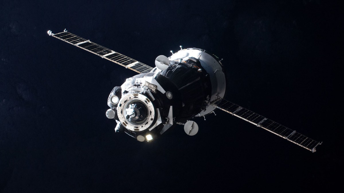 Un vaisseau spatial Soyouz à la manoeuvre. // Source : NASA Johnson Un vaisseau spatial Soyouz à la manoeuvre. // Source : NASA Johnson