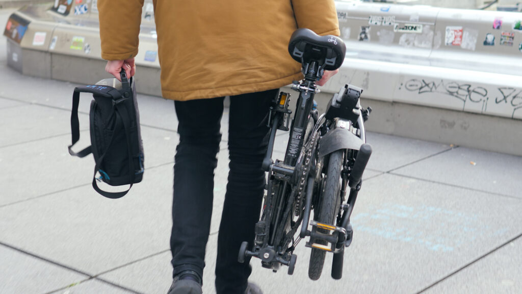 Le vélo électrique Brompton Electric // Source : Louise Audry pour Numerama