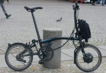 Le vélo électrique Brompton Electric // Source : Louise Audry pour Numerama