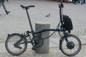Le vélo électrique Brompton Electric // Source : Louise Audry pour Numerama