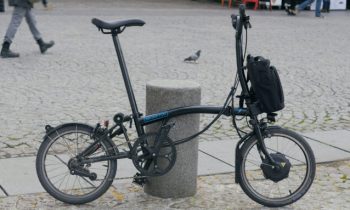 Le vélo électrique Brompton Electric // Source : Louise Audry pour Numerama Le vélo électrique Brompton Electric // Source : Louise Audry pour Numerama