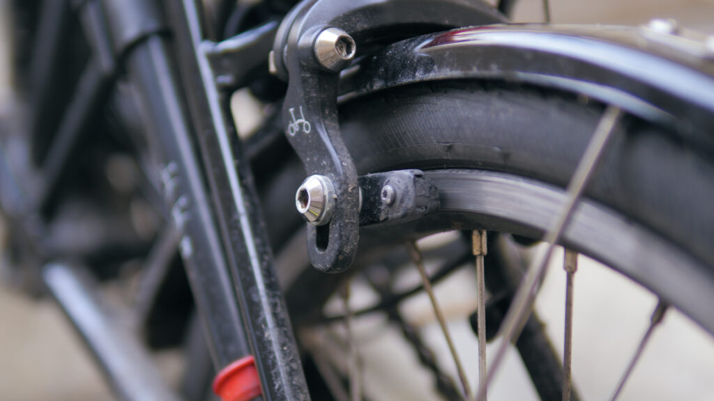 Le vélo électrique Brompton Electric // Source : Louise Audry pour Numerama