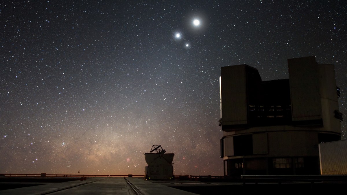 Le Très Grand Télescope de l'ESO. // Source : Flickr/CC/ESO/Y. Beletsky (photo recadrée) Le Très Grand Télescope de l'ESO. // Source : Flickr/CC/ESO/Y. Beletsky (photo recadrée)