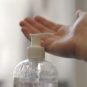 Du gel hydroalcoolique grand public // Source : Louise Audry pour Numerama Du gel hydroalcoolique grand public // Source : Louise Audry pour Numerama