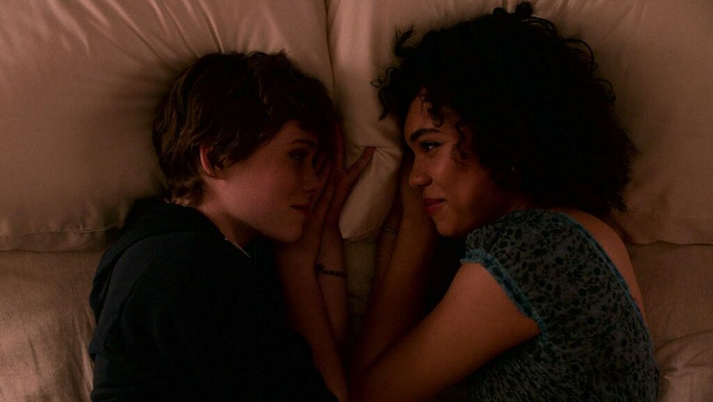 Syndey (Sophia Lillis) et Dina (Sofia Bryant). // Source : Netflix Syndey (Sophia Lillis) et Dina (Sofia Bryant). // Source : Netflix