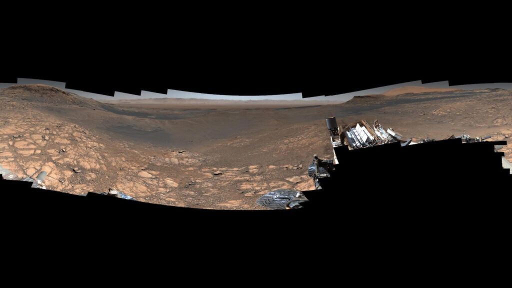Le panorama complet. // Source : NASA/JPL-Caltech/MSSS (photo recadrée) Le panorama complet. // Source : NASA/JPL-Caltech/MSSS (photo recadrée)