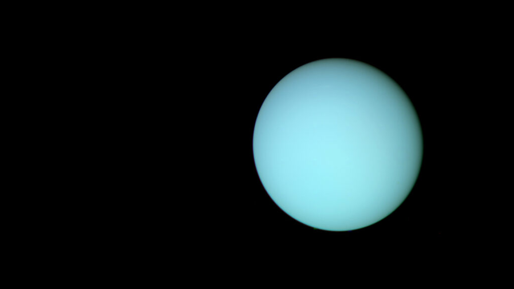 Vue d'artiste d'Uranus à partir des images de Voyager 2 le 14 février 1986. // Source : Flickr/CC/Kevin Gill (photo recadrée et modifiée) Vue d'artiste d'Uranus à partir des images de Voyager 2 le 14 février 1986. // Source : Flickr/CC/Kevin Gill (photo recadrée et modifiée)