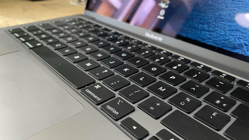 Le MacBook Air 2020 // Source : Julien Cadot pour Numerama Le MacBook Air 2020 // Source : Julien Cadot pour Numerama