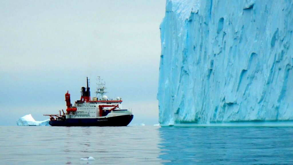 Le navire RV Polarstern au Pôle Sud. // Source : J.P. Klages, Alfred-Wegener-Institut Le navire RV Polarstern au Pôle Sud. // Source : J.P. Klages, Alfred-Wegener-Institut