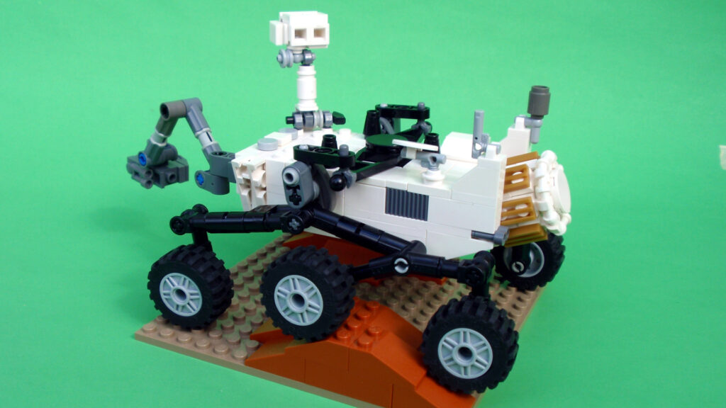 Une version Lego du rover Curiosity. // Source : Flickr/CC/Stephen Pakbaz (photo recadrée) Une version Lego du rover Curiosity. // Source : Flickr/CC/Stephen Pakbaz (photo recadrée)