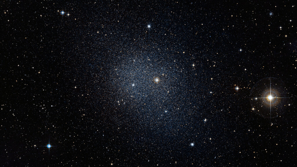 La galaxie naine du Fourneau est un satellite de la Voie lactée. // Source : Wikimedia/CC/ESO/Digitized Sky Survey 2 (photo recadrée) La galaxie naine du Fourneau est un satellite de la Voie lactée. // Source : Wikimedia/CC/ESO/Digitized Sky Survey 2 (photo recadrée)