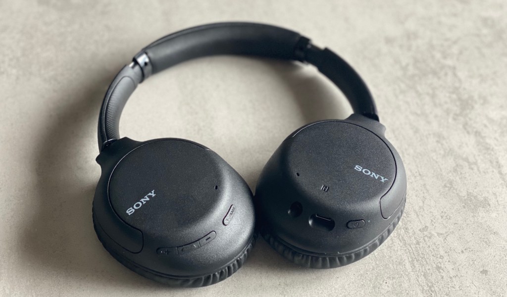 Maxime Le casque Sony WH-CH710 // Source : Maxime Claudel pour Numerama Maxime Le casque Sony WH-CH710 // Source : Maxime Claudel pour Numerama