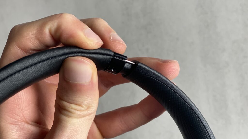 Finitions du casque Sony WH-CH710 // Source : Maxime Claudel pour Numerama Finitions du casque Sony WH-CH710 // Source : Maxime Claudel pour Numerama