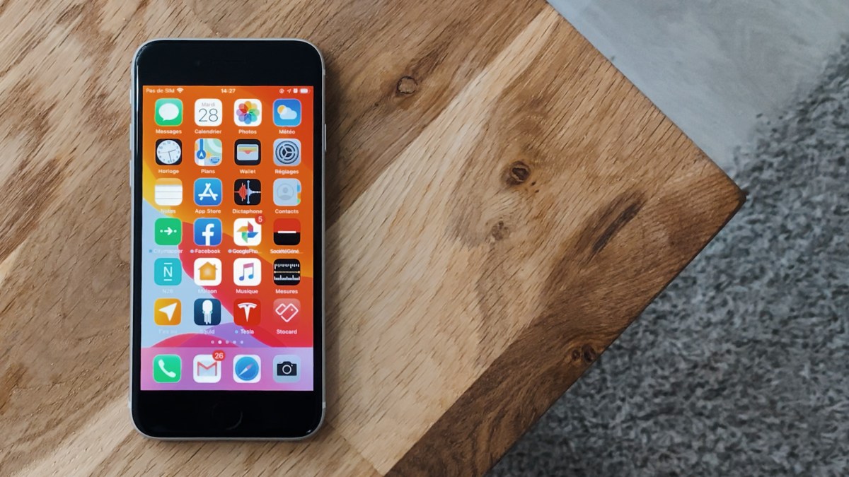 L'iPhone SE de face // Source : Julien Cadot pour Numerama L'iPhone SE de face // Source : Julien Cadot pour Numerama