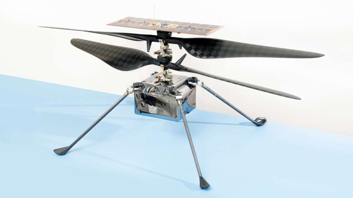 Le modèle de vol d'Ingenuity (Mars Helicopter). // Source : NASA/JPL-Caltech (photo recadrée) Le modèle de vol d'Ingenuity (Mars Helicopter). // Source : NASA/JPL-Caltech (photo recadrée)