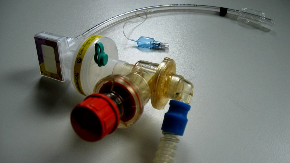 Un respirateur artificiel // Source : Wikimedia/Philipp Lensing Un respirateur artificiel // Source : Wikimedia/Philipp Lensing