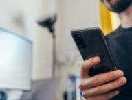 Le Samsung Galaxy S20 // Source : Jonas Leupe via Unsplash