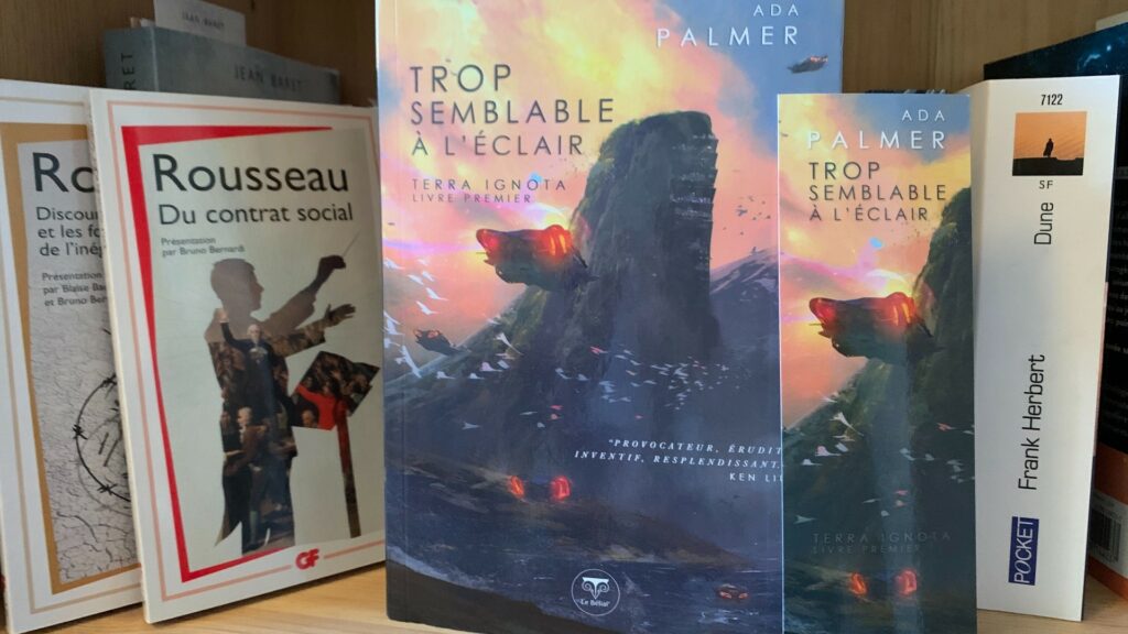 Trop semblable à l'éclair est publié en France par Le Bélial' et traduit par Michelle Charrier. // Source : Numerama / Marcus D.B. Trop semblable à l'éclair est publié en France par Le Bélial' et traduit par Michelle Charrier. // Source : Numerama / Marcus D.B.