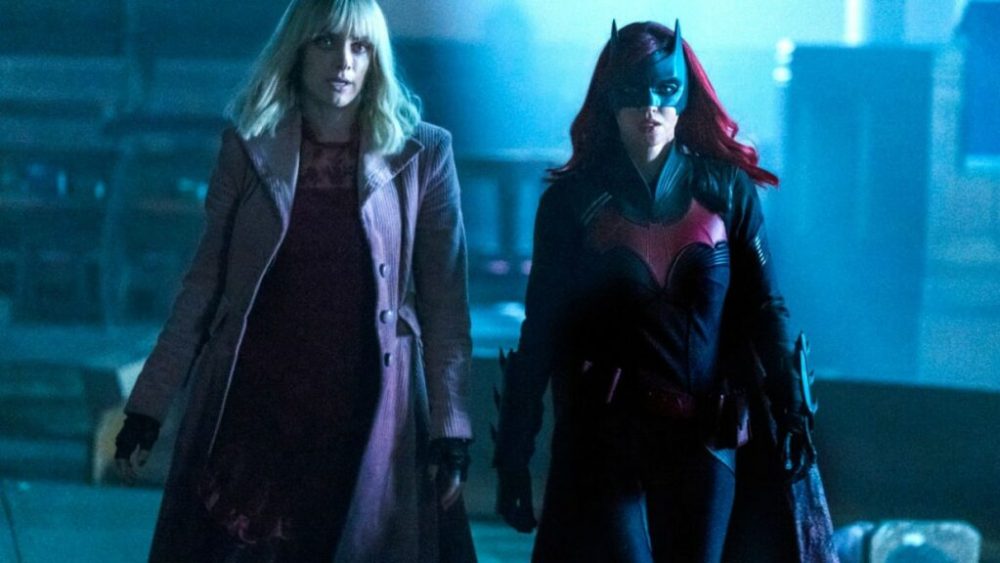 Alice (Rachel Skarsten) et Kate Kane / Batwoman (Ruby Rose). // Source : The CW Alice (Rachel Skarsten) et Kate Kane / Batwoman (Ruby Rose). // Source : The CW