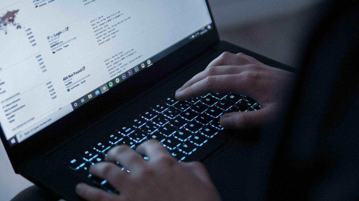 Hacker // Source : Louise Audry pour Numerama Hacker // Source : Louise Audry pour Numerama