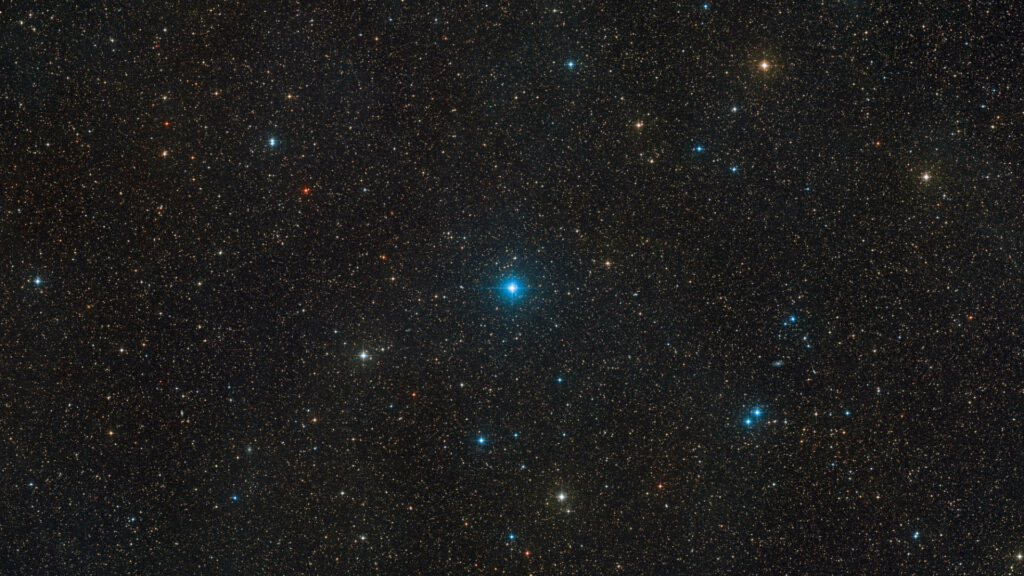 La zone du ciel où se trouve HR 6819. // Source : ESO/Digitized Sky Survey 2. Acknowledgement: Davide De Martin (photo recadrée) La zone du ciel où se trouve HR 6819. // Source : ESO/Digitized Sky Survey 2. Acknowledgement: Davide De Martin (photo recadrée)