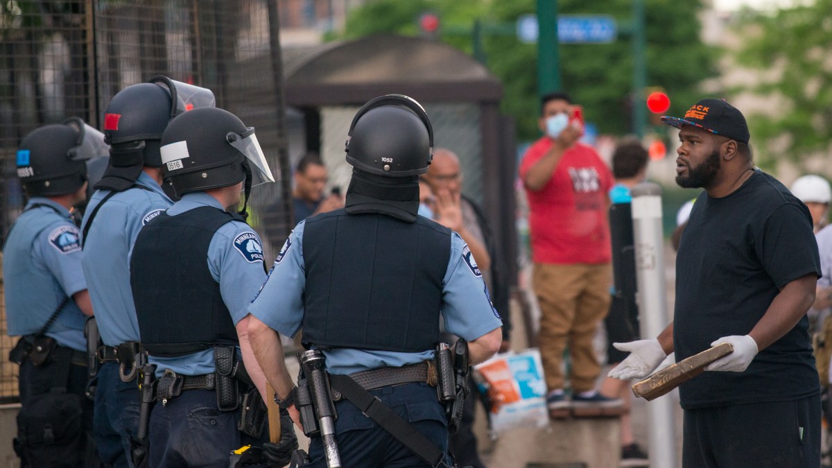 Minneapolis police manifestation // Source : Fibonacci Blue Minneapolis police manifestation // Source : Fibonacci Blue