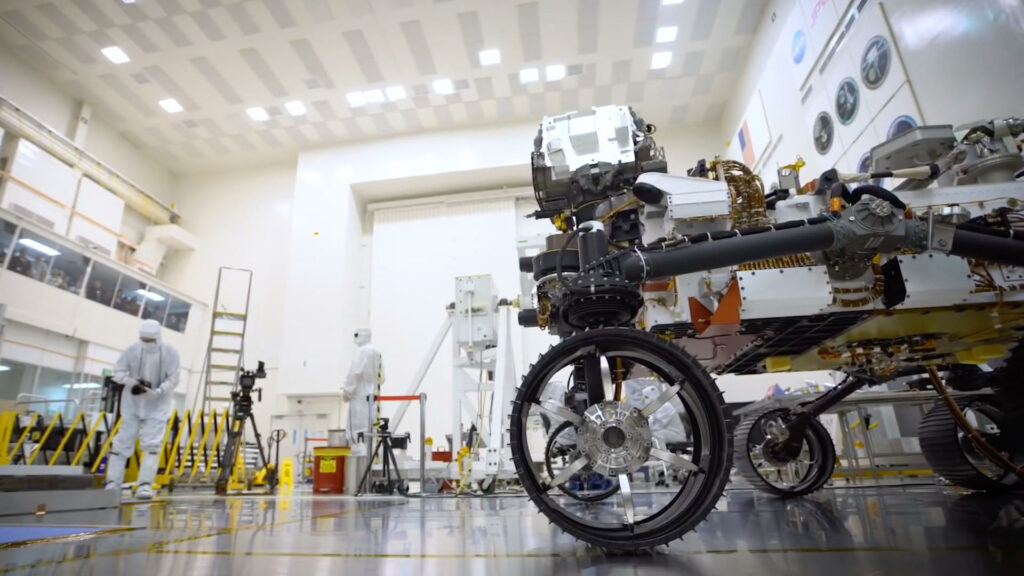 Perseverance pendant le test de conduite. // Source : Capture d'écran YouTube Nasa Jet Propulsion Laboratory Perseverance pendant le test de conduite. // Source : Capture d'écran YouTube Nasa Jet Propulsion Laboratory