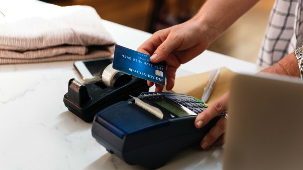 Comme Apple, Samsung proposera bientôt sa propre carte bancaire. // Source : Rawpixel Comme Apple, Samsung proposera bientôt sa propre carte bancaire. // Source : Rawpixel