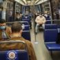 Dans les transports, même l'épidémie contrôlée, il faut conserver les bons gestes : un masque, obligatoire, et autant de distanciation physique possile. // Source : Omar Belkaab / Numerama / Frandroid Dans les transports, même l'épidémie contrôlée, il faut conserver les bons gestes : un masque, obligatoire, et autant de distanciation physique possile. // Source : Omar Belkaab / Numerama / Frandroid