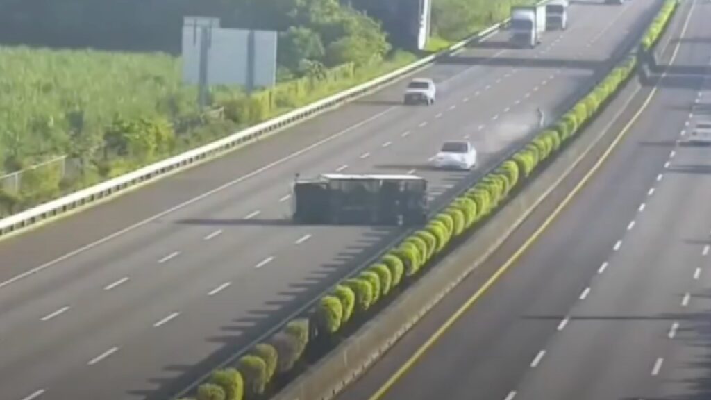 Accident Tesla Model 3 et camion // Source : Capture YouTube Accident Tesla Model 3 et camion // Source : Capture YouTube