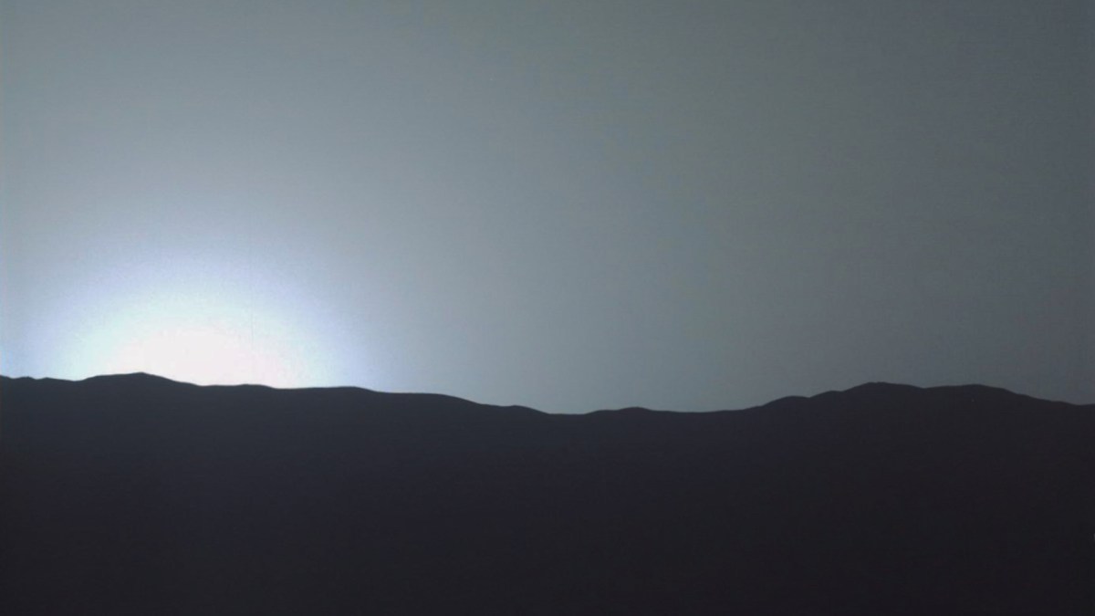 Coucher de Soleil vu par Curiosity en 2014 sur Mars. // Source : Flickr/CC/Raziel Abulafia (photo recadrée) Coucher de Soleil vu par Curiosity en 2014 sur Mars. // Source : Flickr/CC/Raziel Abulafia (photo recadrée)