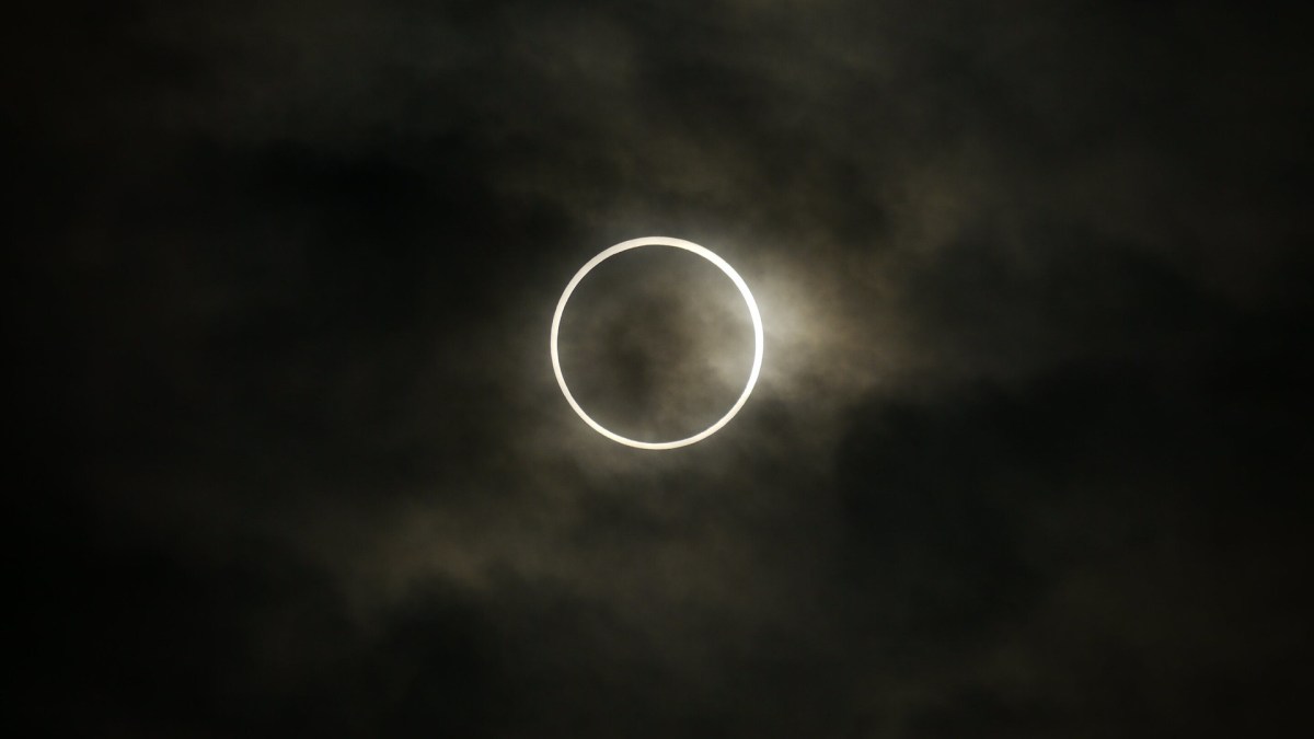 Éclipse annulaire de Soleil. // Source : Flickr/CC/Hidetsugu Tonomura (photo recadrée) Éclipse annulaire de Soleil. // Source : Flickr/CC/Hidetsugu Tonomura (photo recadrée)