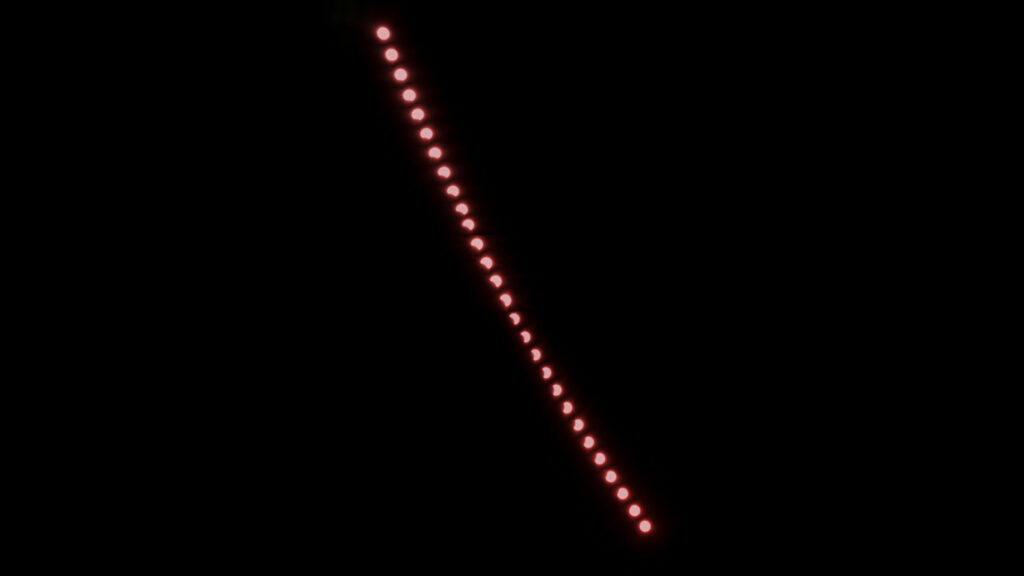 Étapes de l'éclipse partielle, vues de Séoul. // Source : Flickr/CC/Michael Kim (photo recadrée et modifiée) Étapes de l'éclipse partielle, vues de Séoul. // Source : Flickr/CC/Michael Kim (photo recadrée et modifiée)