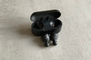 Les écouteurs Panasonic RZ-S500W // Source : Maxime Claudel pour Numerama