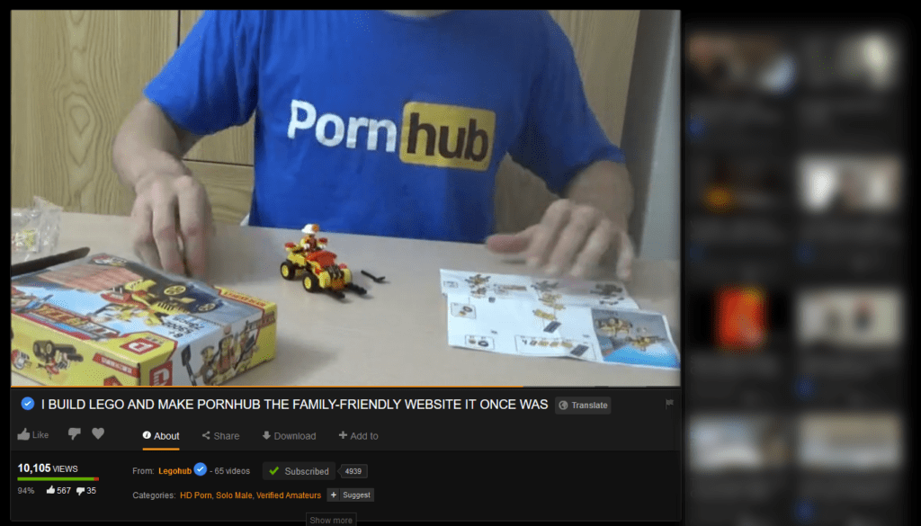 Sur Pornhub, Eric fait des unboxing de jeux de construction et s'amuse de rendre le site accessible au famille // Source : Capture d'écran Numerama Sur Pornhub, Eric fait des unboxing de jeux de construction et s'amuse de rendre le site accessible au famille // Source : Capture d'écran Numerama