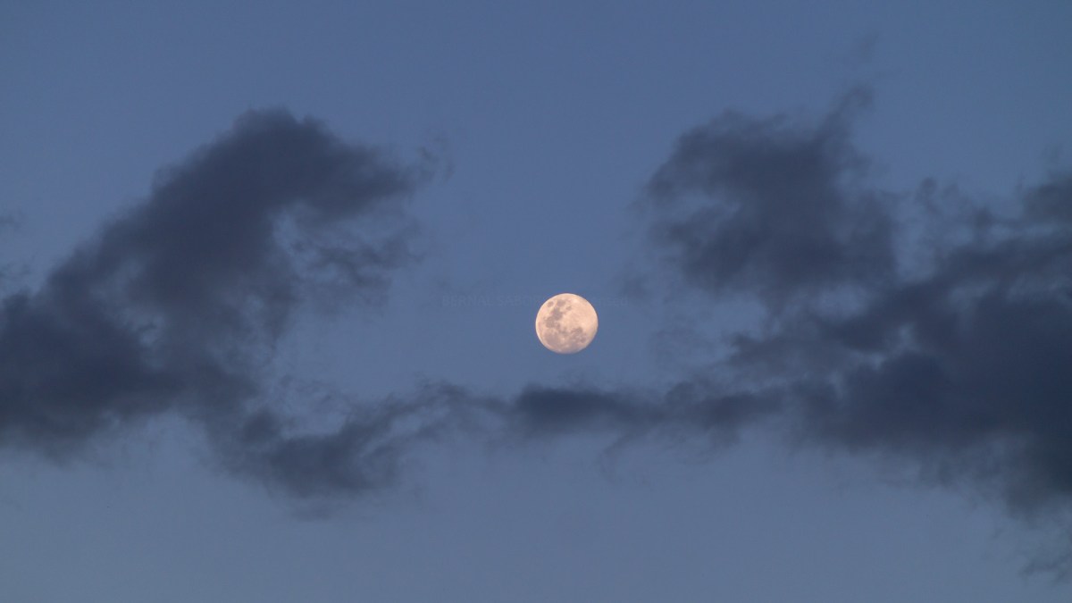 La Lune dans un ciel nuageux. // Source : Flickr/CC/Bernal Saborio La Lune dans un ciel nuageux. // Source : Flickr/CC/Bernal Saborio