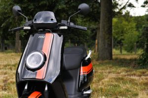 Le scooter Niu NGi GTS Sport // Source : Louise Audry pour Vroom/Numerama
