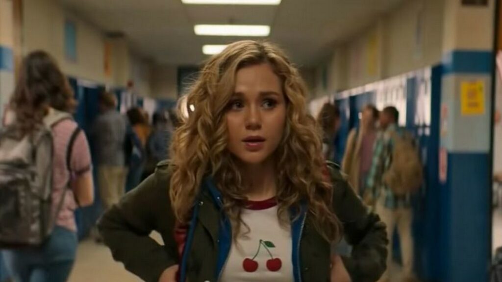 Derrière le masque, Stargirl est une adolescente de 16 ans. // Source : DC Universe / Salto Derrière le masque, Stargirl est une adolescente de 16 ans. // Source : DC Universe / Salto