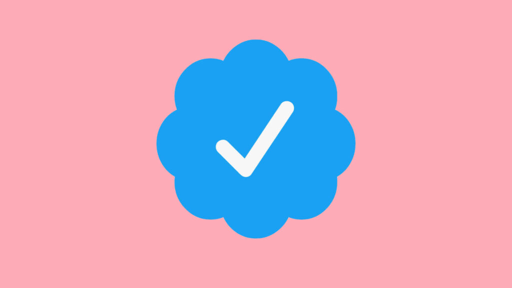 Le badge certifié sur Twitter va changer de signification. // Source : Twitter/montage Numerama Le badge certifié sur Twitter va changer de signification. // Source : Twitter/montage Numerama