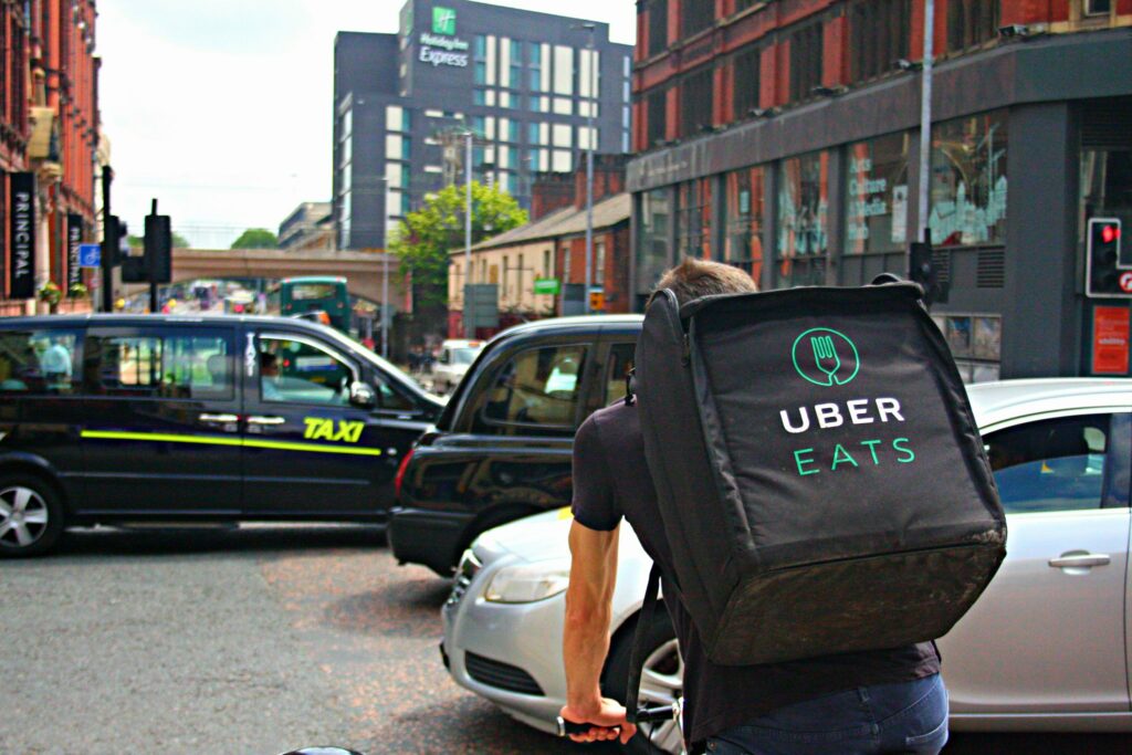 Livreur UberEats // Source : Shopblocks Livreur UberEats // Source : Shopblocks