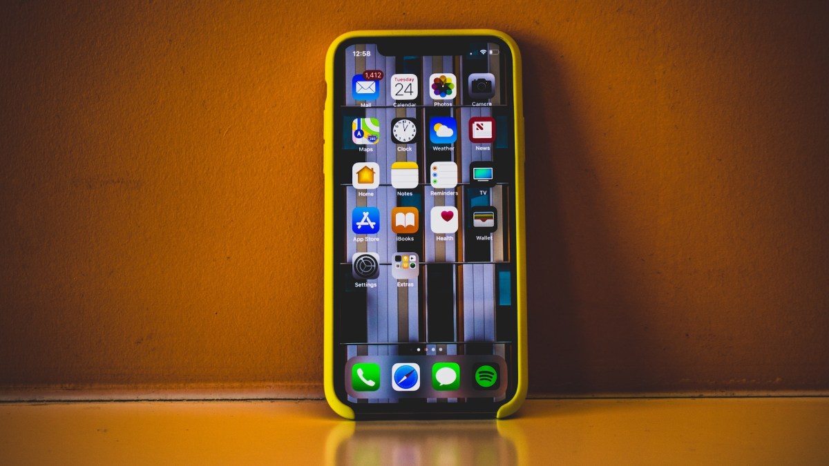 Des iPhone moins sécurisés seront distribués aux hackers. // Source : Essow Kedelina/Pexels Des iPhone moins sécurisés seront distribués aux hackers. // Source : Essow Kedelina/Pexels