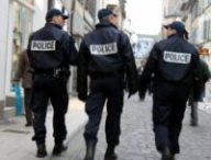 Des agents de police patrouillent // Source : Wikimedia Commons Des agents de police patrouillent // Source : Wikimedia Commons
