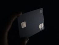 Une carte Revolut // Source : Ales Nesetril / Unplash