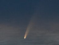 La comète C/2020 F3 (NEOWISE) dans le ciel de Hongrie. // Source : Flickr/CC/György Soponyai (photo recadrée)