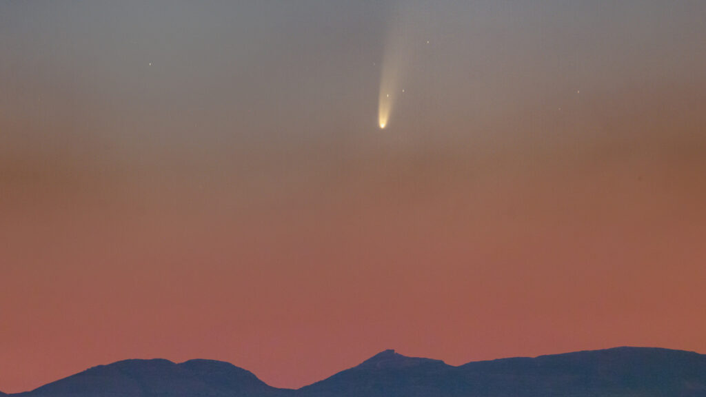 La comète NEOWISE vue depuis le Liban. // Source : Maroun Habib (Moophz) (photo recadrée) La comète NEOWISE vue depuis le Liban. // Source : Maroun Habib (Moophz) (photo recadrée)