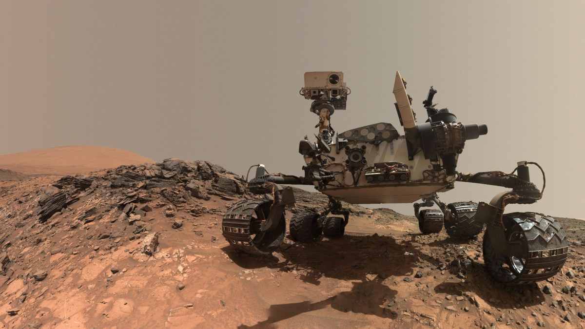 Selfie de Curiosity sur Mars. // Source : NASA/JPL-Caltech/MSSS (photo recadrée) Selfie de Curiosity sur Mars. // Source : NASA/JPL-Caltech/MSSS (photo recadrée)