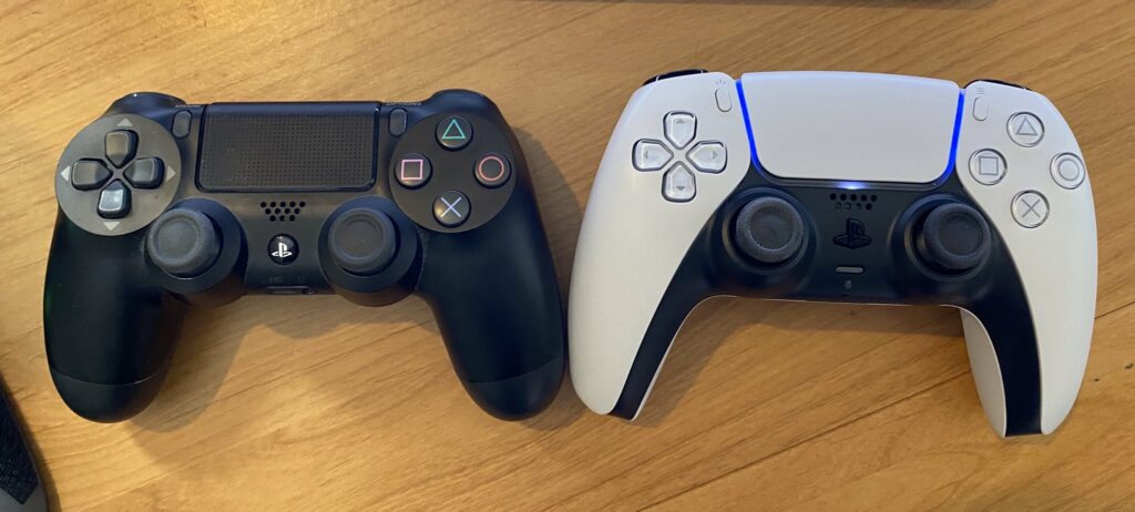 DualSense versus DualShock 4 // Source : Geoff Keighley DualSense versus DualShock 4 // Source : Geoff Keighley
